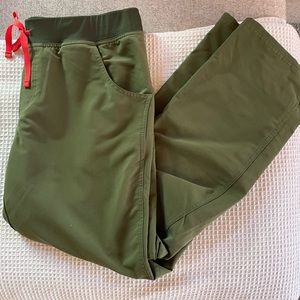 Figs Kade Cargo scrub pants. Olive green, size Large. Regular length